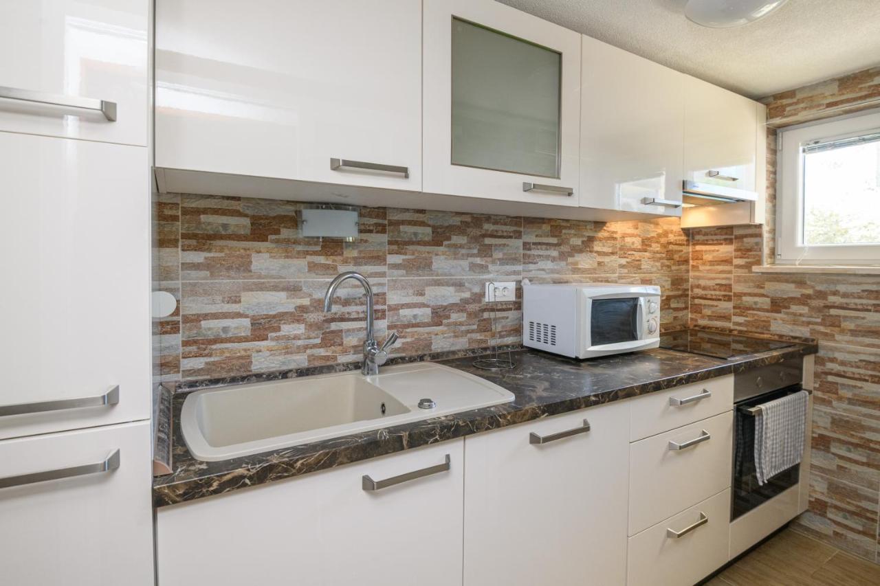 Apartment Mario - Veliki Stan Za Odmor - Terasa- Vrt - Bazen - Pogled More, Izoliran Orasac Eksteriør bilde